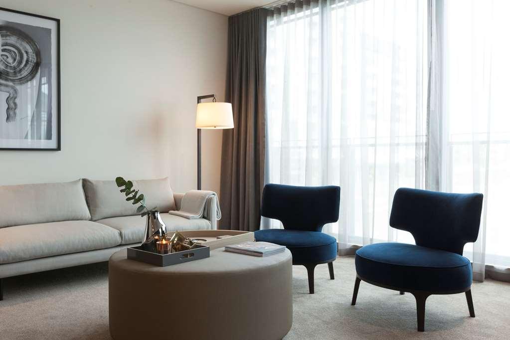 One Global Resorts Green Square Сидней Удобства фото A living room at The Standard East Village