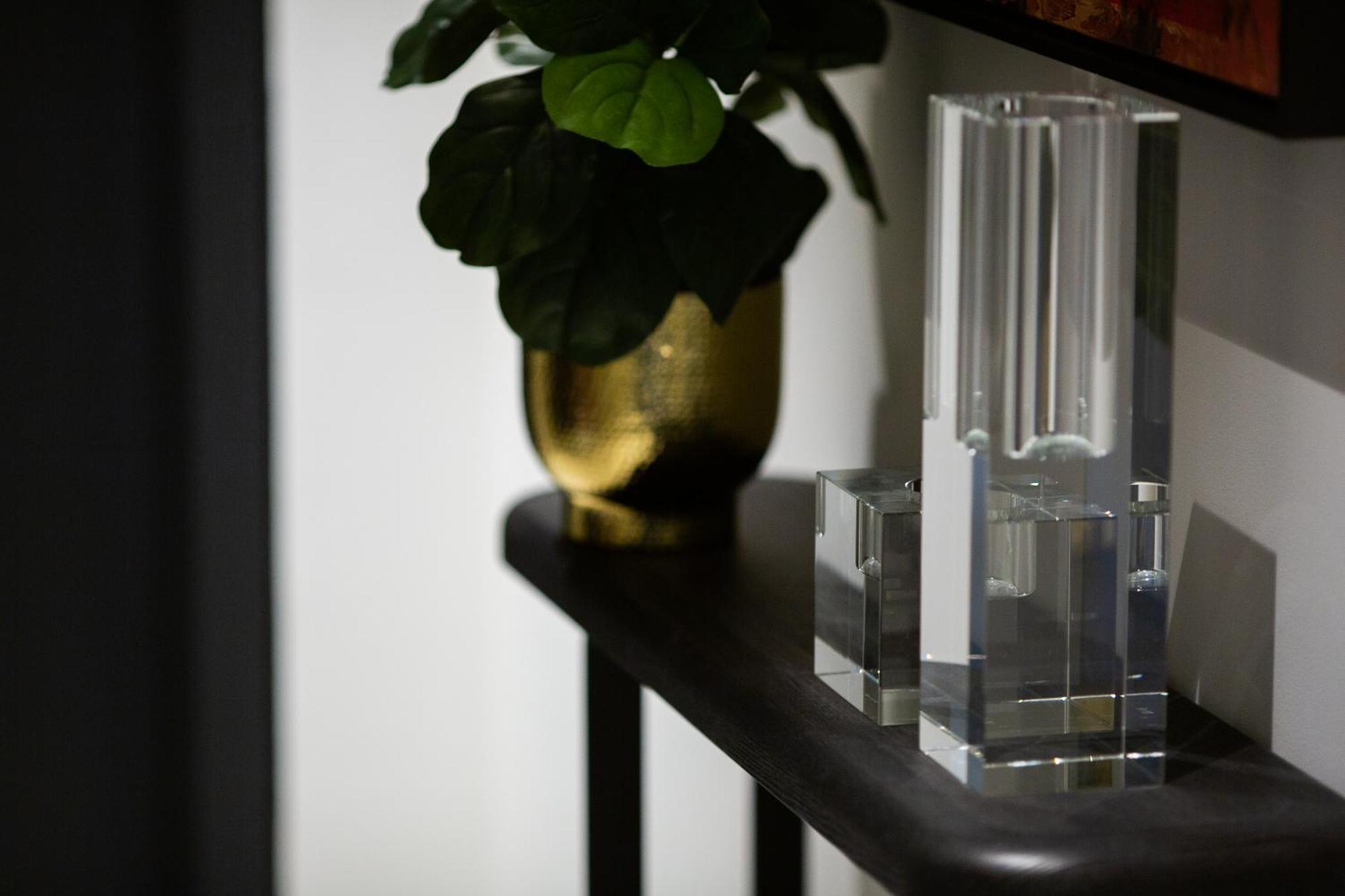 One Global Resorts Green Square Сидней Экстерьер фото A vase and candle holder