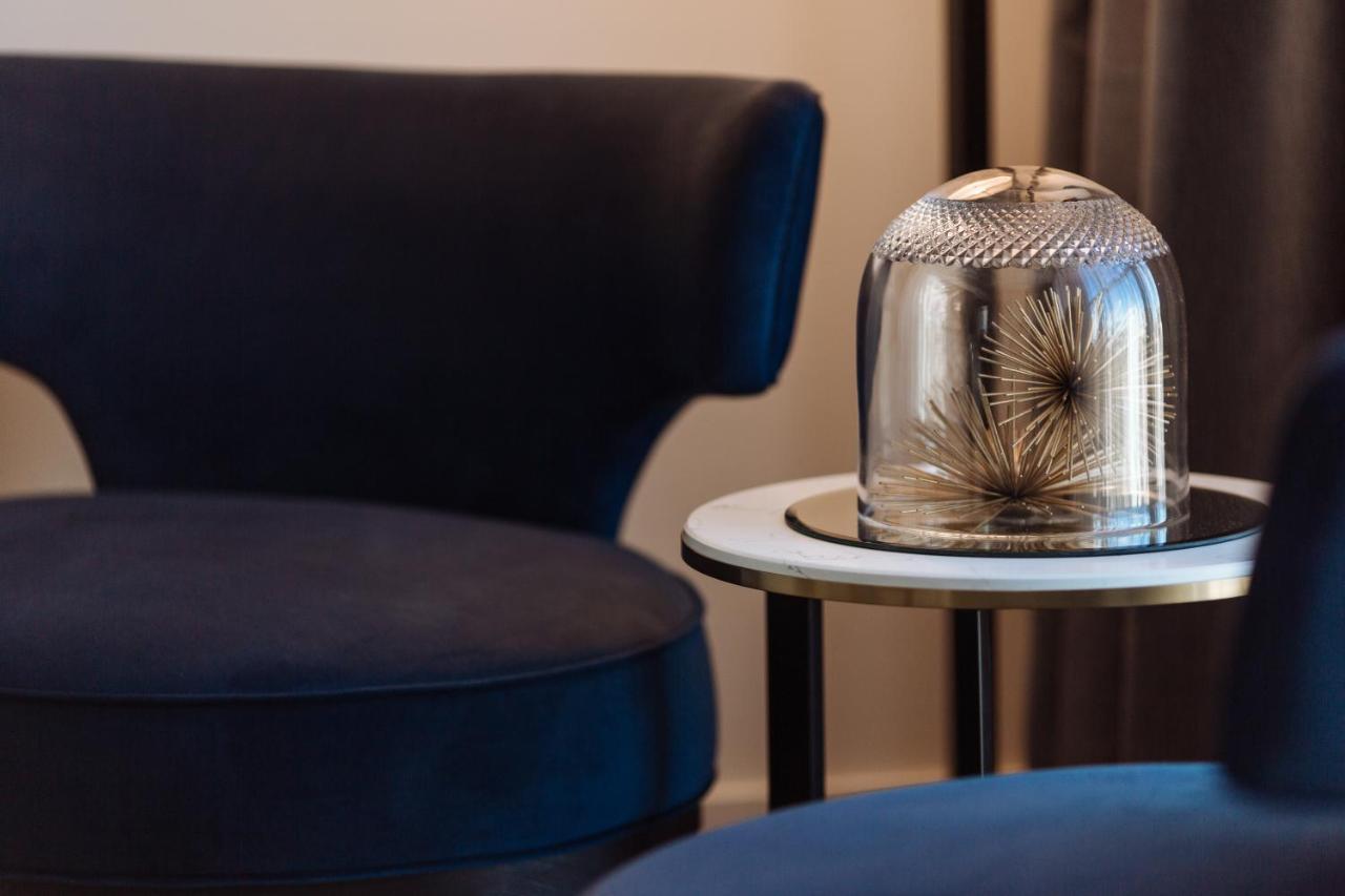 One Global Resorts Green Square Сидней Экстерьер фото A table lamp
