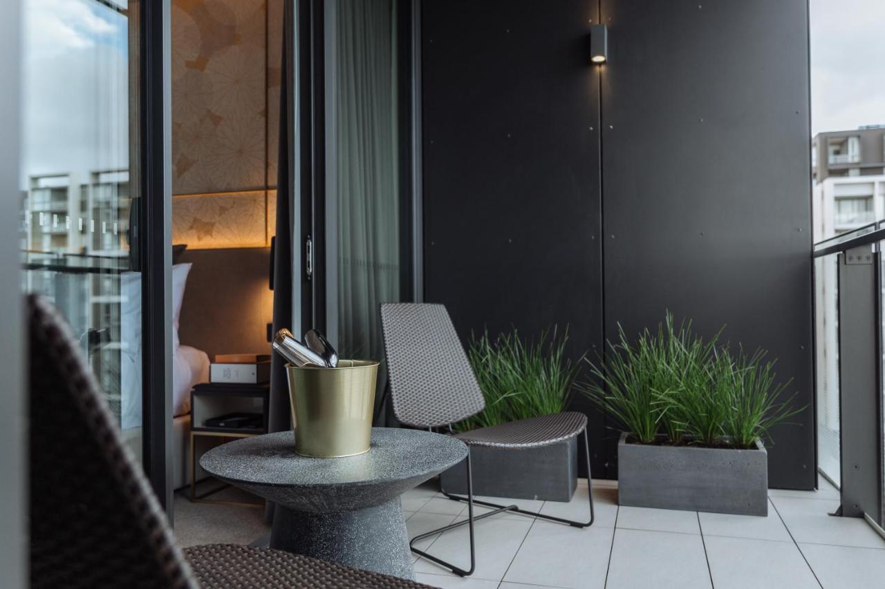 One Global Resorts Green Square Сидней Экстерьер фото The balcony of a penthouse apartment at The Standard London