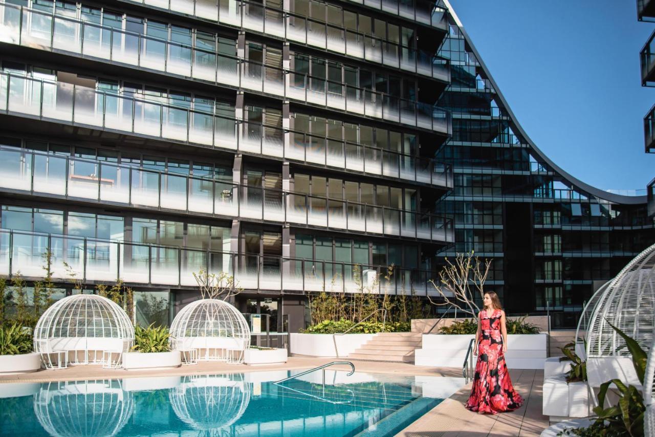 One Global Resorts Green Square Сидней Экстерьер фото The pool at the hotel